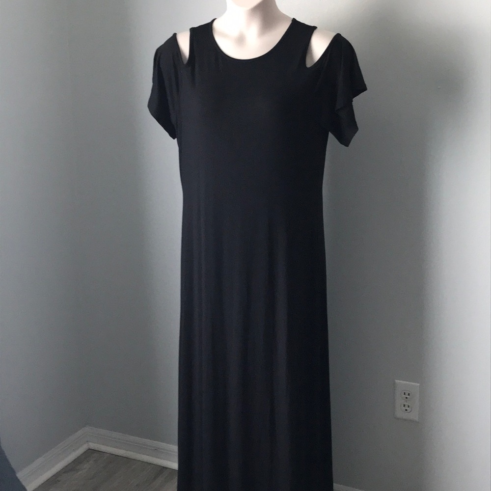 Cold shoulder maxi dress